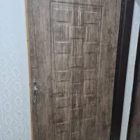 یک درب اتاق کاملا سالم