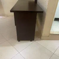 میز تحریر  و سه کشویی