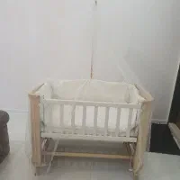 گهواره کنار مادر و گهواره کوچک