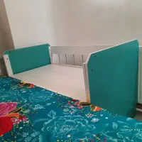 تخت کنار مادر