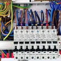 انجام کلیه خدمات فنی ،برق ، تاسیسات استخر ، دوربین