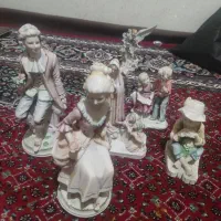چندین مجستمه سنگین