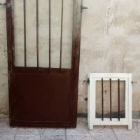 درب انباری و پنجره