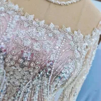 خیاط ماهر کار در مزون فوری فوری