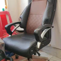 صندلی اداری تمیز در حد نو
