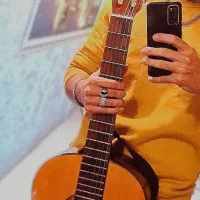 آموزش گیتار و خوانندگی