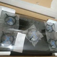 تعداد ۳ عدد هود و ۲ عدد گاز و ۳ عدد سینک