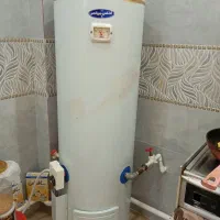 آبگرمکن ایستاده سالم بدون هیچ ایرادی