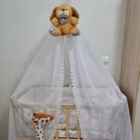گهواره و تخت کنار مادر