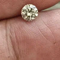 سنگ الماس فوق‌العاده زیبا و طبیعی