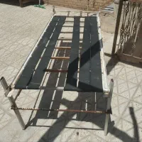 تخت آهنی