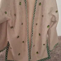 مانتو فری سایز کرم رنگ با حاشیه سبز