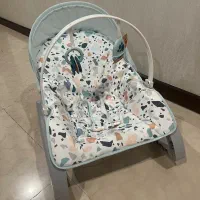 نی‌نی‌لای‌لای و صندلی فیشر پرایس (Fisher-Price)