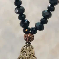 گردنبند با نماد دست