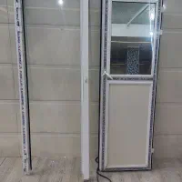 درب سرویس وحمام با آینه سالم۷۰ در ۱۹۷