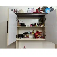 کتابخانه و میز تحریر