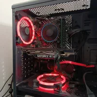 کیس گیمینگ و مانیتور