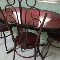 میز ناهار خوری با سه تا صندلی