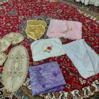 تعدادی رو متکی و رو میز