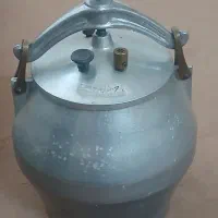 زود پز -دو عددگلدان  چوبی (بزرگ)