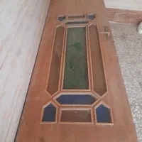 درب قدیمی شیشه رنگی ساده