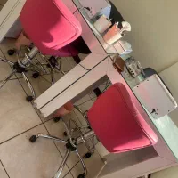 1عددمیز ویک عدد صندلی طوسی