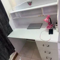 میز تحریر کتابخانه دار