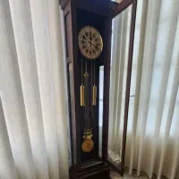 ساعت ایستاده قهوه ای
