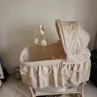 تختخواب کودک کنار مادر
