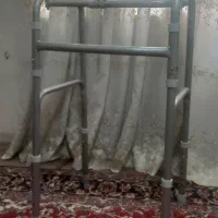 واکر یکی آلمینیومی و یکی ساده کاملا سالم وتمیز