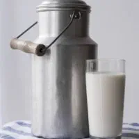 لبنیات محلی شیر و روغن گاوی