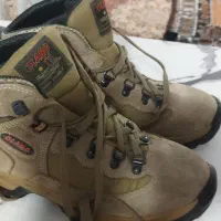 کفش کوهنوردی و طبیعت گردی