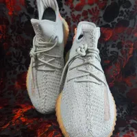 کَفش ییزی ۳۵۰ رنگ طوسی سایز۴۴