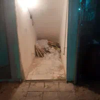 مغازه زیر پله خیابان اصلی