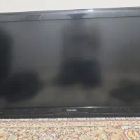 ال سی دی توشیبا تمیز ۳۲ اینچ  با میز tv