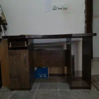 میز تحریر و کامپیوتر