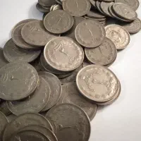 تجهیزات بازی پلی استیشن و سکه های قدیمی