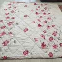 پتوی دونفره  دورو به همراه روبالشتی و روی کوسن