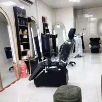 دکور و لوازم کامل ارایشگاه مردانه درحد نو
