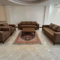 مبلمان ۷ نفره با میز وسط در حد نو