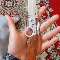 یک عدد چاقو