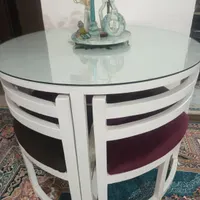 میز غذا خوری درحد نو همراه با شیشه
