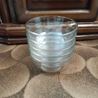 تعدادی ظروف بلور وچینی
