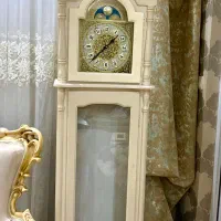 ساعت ایستاده چوبی کنارسالنی