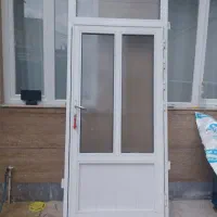درب ورودی آلمنیوم همراه با شیشه
