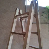 نردبان تاشو چوبی