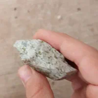 سنگ سفید خاخال سبز
