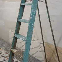چهار پایه فلزی