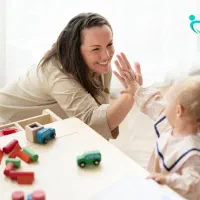 نیازمند پرستار کودک در منزل