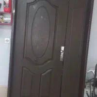 درب ورودی دو لنگه با چهار چوب فلزی